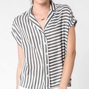 EVERLY Boxy Blue White Striped Shorts Sleeve Button Up Blouse Women’s Small